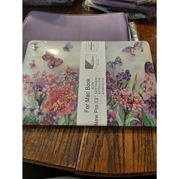 New Wocadi 5-in-1 Purple Floral MacBook Pro 13" Sleeve and Protection Kit - Picture 2 of 6